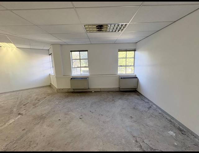 123M² OFFICE TO LET IN FOURWAYS